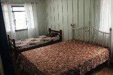 Casa em Paranaguá - Casa de Campo com Churrasqueira e Fogão a Lenha