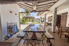 Casa em Bertioga - Casa com Piscina e Churrasqueira no Jardim Indaiá