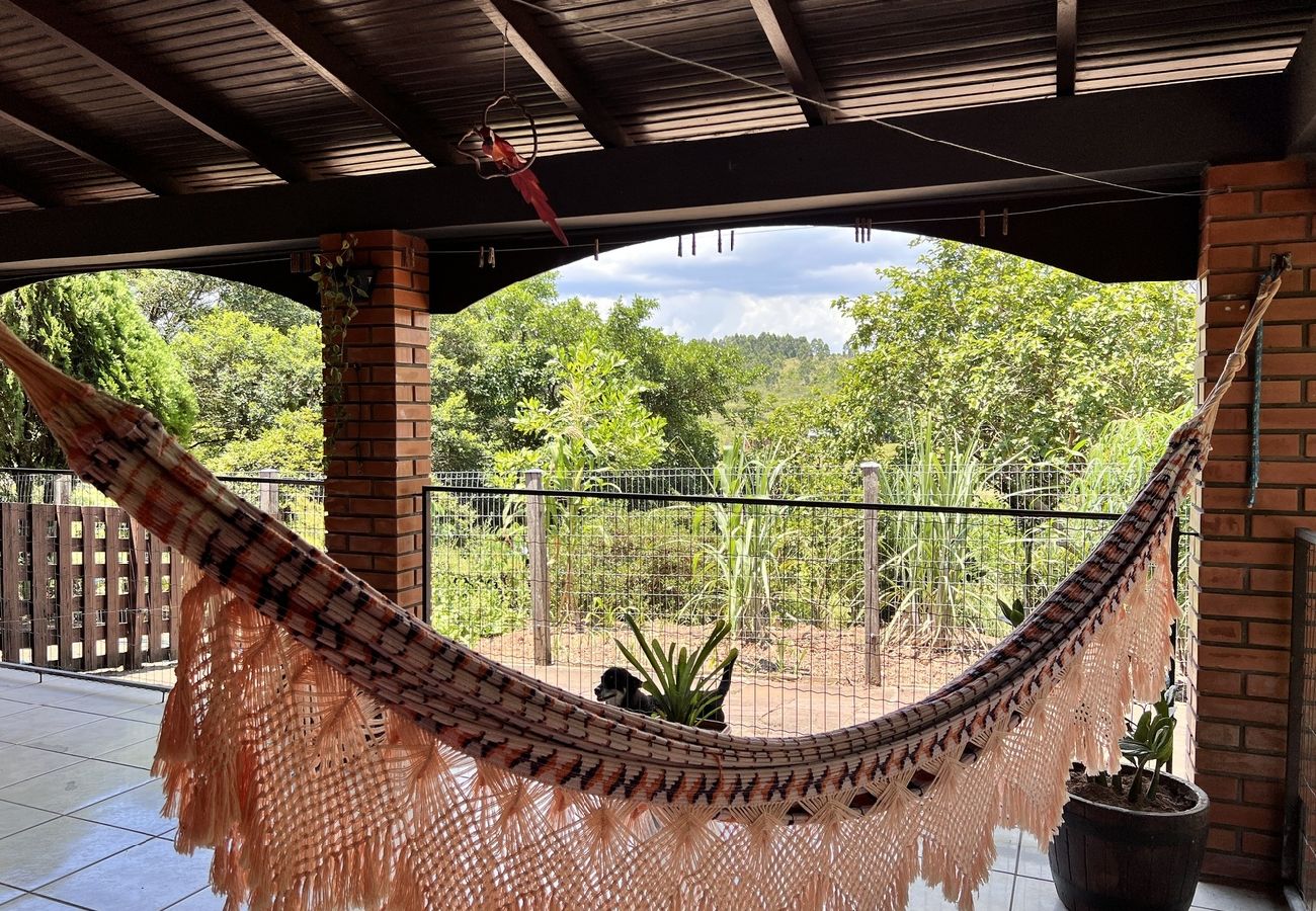 Casa em Porto Alegre - Casa de Campo Pet Friendly com Churrasqueira