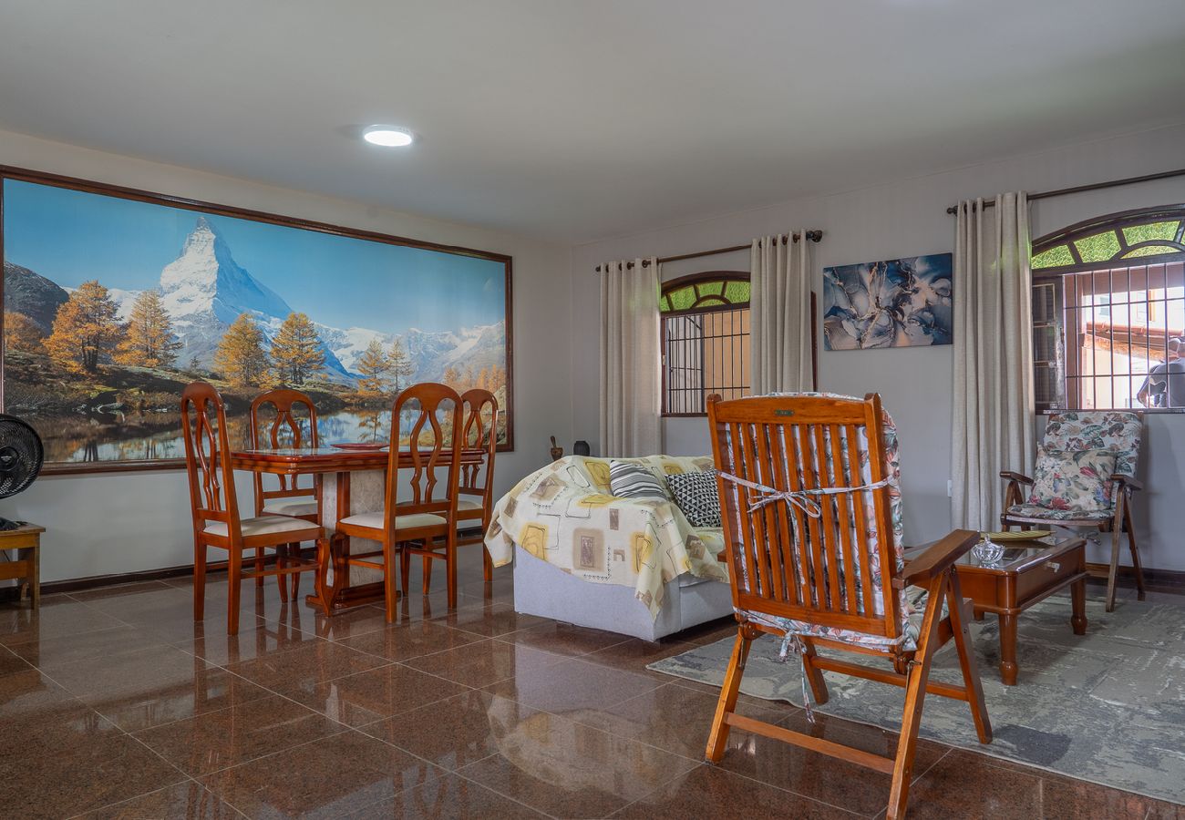 Casa em São Pedro da Aldeia - Casa Pet Friendly c Churrasqueira a 120m da Praia