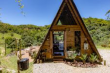 Chalé em  - Chalé Alcântara: Jacuzzi, Lareira e Deck com Vista