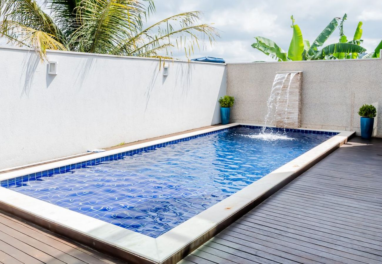 Casa em Capitólio - Casa com 3 Suítes, Piscina e Área Gourmet