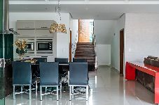 Casa em Capitólio - Casa com 3 Suítes, Piscina e Área Gourmet