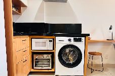 Apartamento em  - Studio Pet Friendly no Centro c Garagem e Varanda 