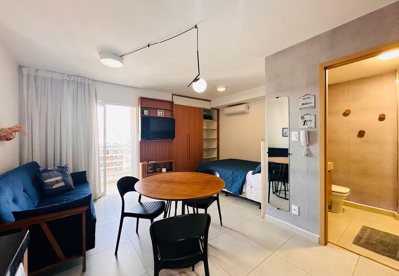 Apartamento em  - Studio no Centro com Academia, Piscina e Varanda 