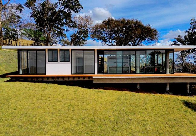 Casa em Bueno Brandão - Casa de Campo com Piscina e Vista em Vargem Grande
