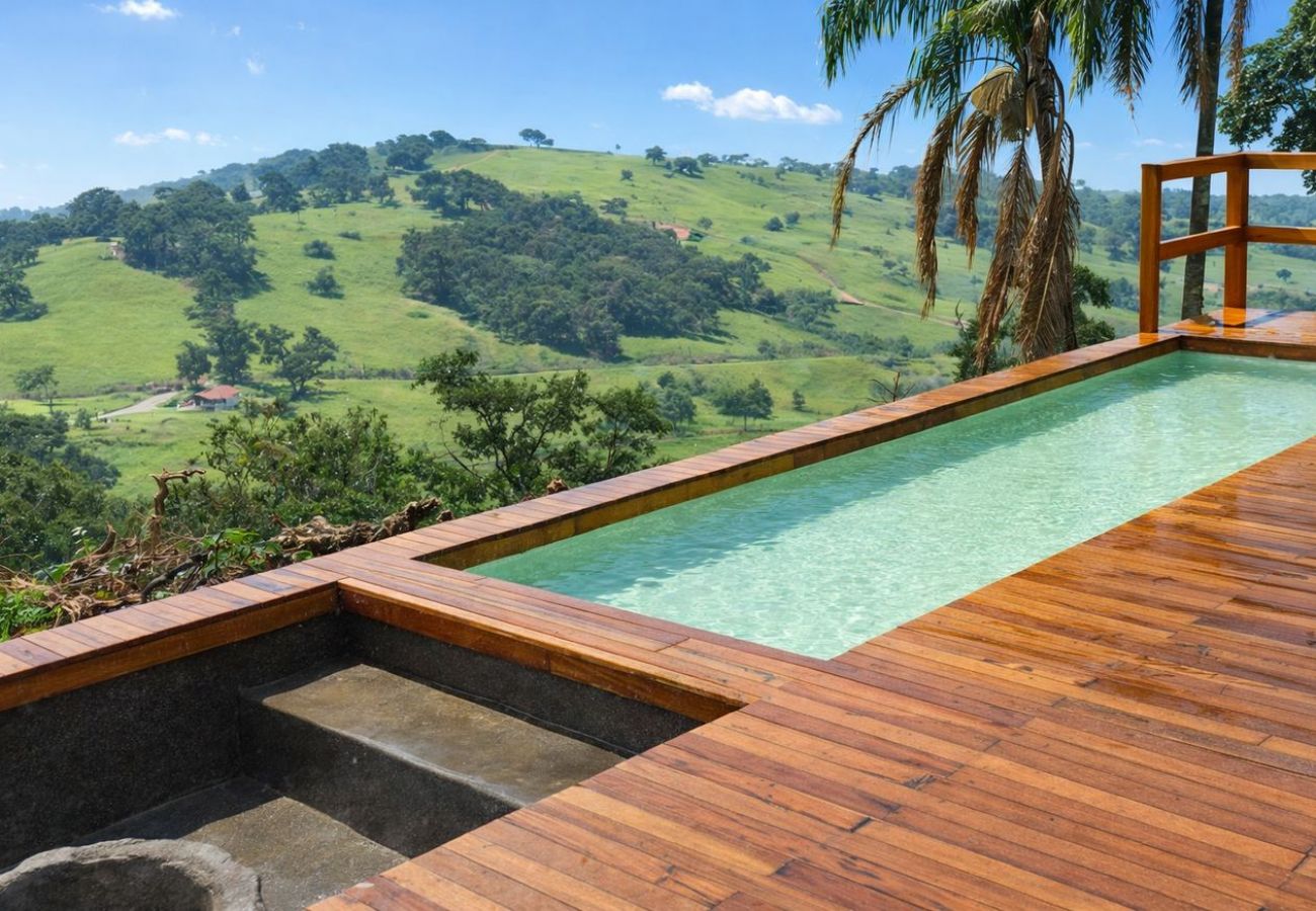 Casa em Bueno Brandão - Casa c/ Piscina e Vista Panorâmica | Bueno Brandão