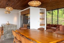 Casa em Bueno Brandão - Casa de Campo com Piscina e Vista em Vargem Grande