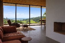 Casa em Bueno Brandão - Casa de Campo com Piscina e Vista em Vargem Grande
