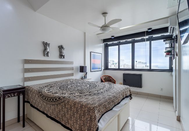 Apartamento em Rio de Janeiro - Loft com Wi-Fi a 1 quadra da praia de Copacabana