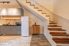 Apartamento em Santos - Loft p/ 4 no Gonzaga | Piscina, Academia e Garagem