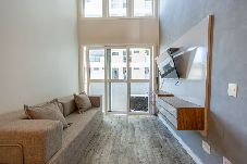 Apartamento em Santos - Loft p/ 4 no Gonzaga | Piscina, Academia e Garagem