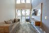 Apartamento em Santos - Loft p/ 4 no Gonzaga | Piscina, Academia e Garagem