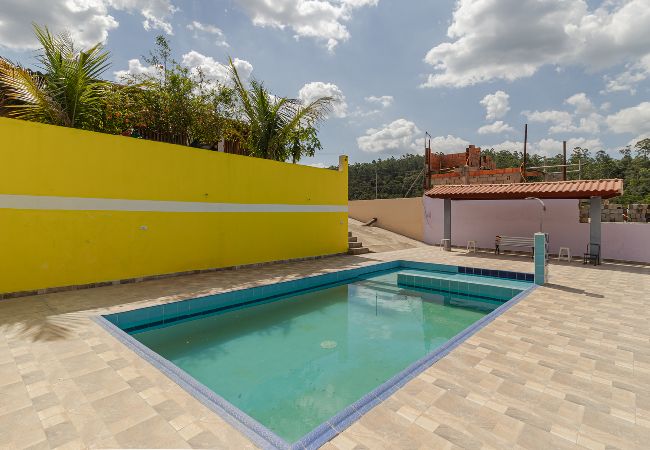 Casa em Araçariguama - Casa de Campo c Piscina e Churrasqueira no Centro