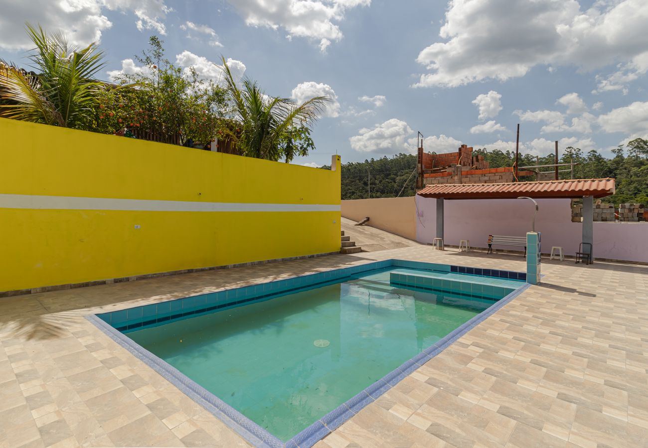 Casa em Araçariguama - Casa de Campo c Piscina e Churrasqueira no Centro
