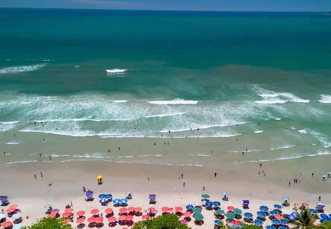 Apartamento em Ubatuba - Apto p/ 7 com varanda e vaga a 450m Praia Grande