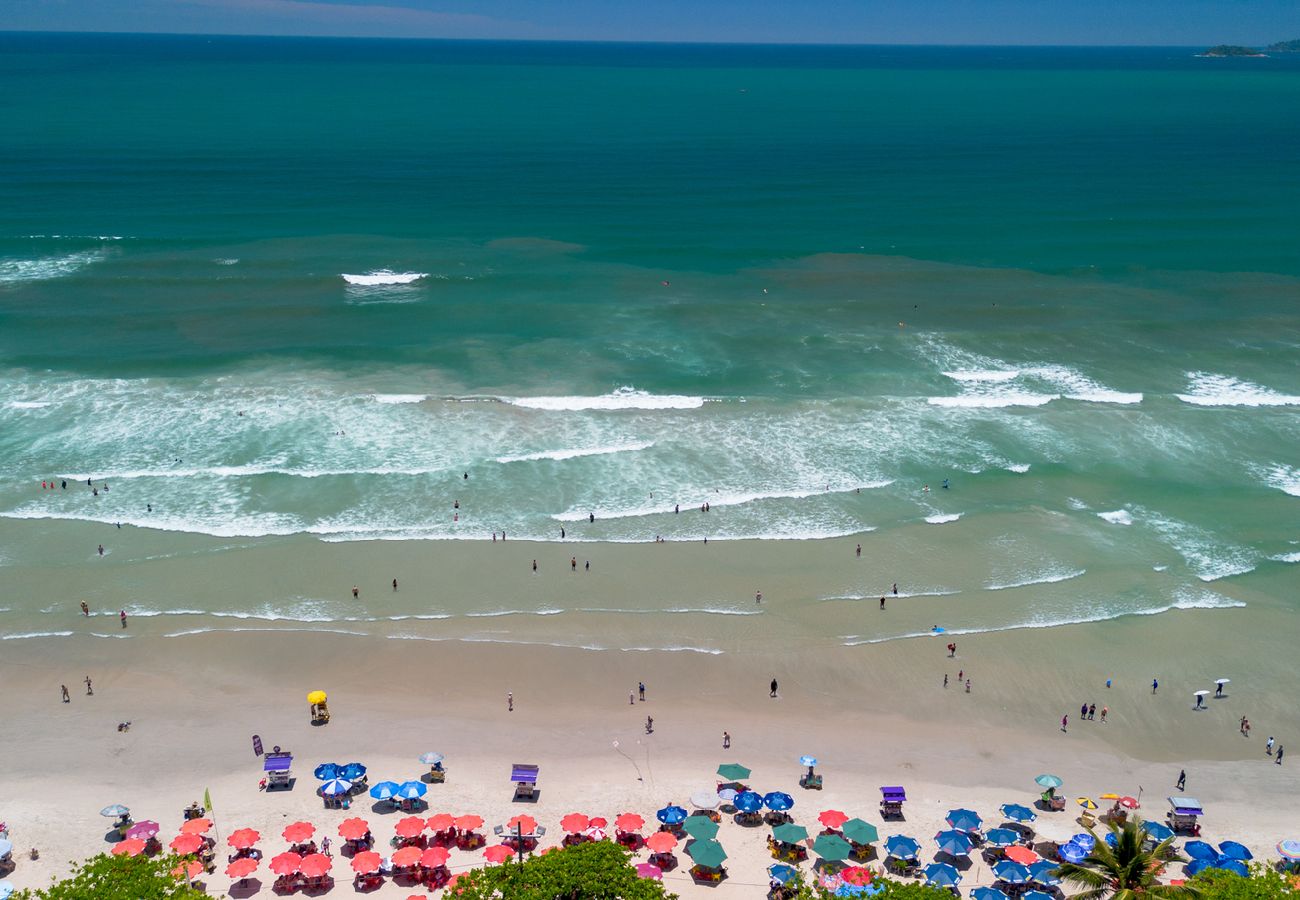 Apartamento em Ubatuba - Apto p/ 7 com varanda e vaga a 450m Praia Grande