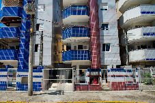 Apartamento em Ubatuba - Apto com Garagem e Churrasqueira a 450m da Praia