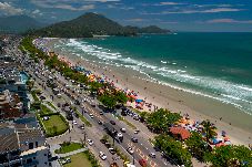 Apartamento em Ubatuba - Apto com Garagem e Churrasqueira a 450m da Praia