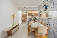 Apartamento em Praia Grande - Apto com Garagem e Varanda a 450m da Praia