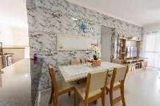 Apartamento em Praia Grande - Apto com Garagem e Varanda a 450m da Praia