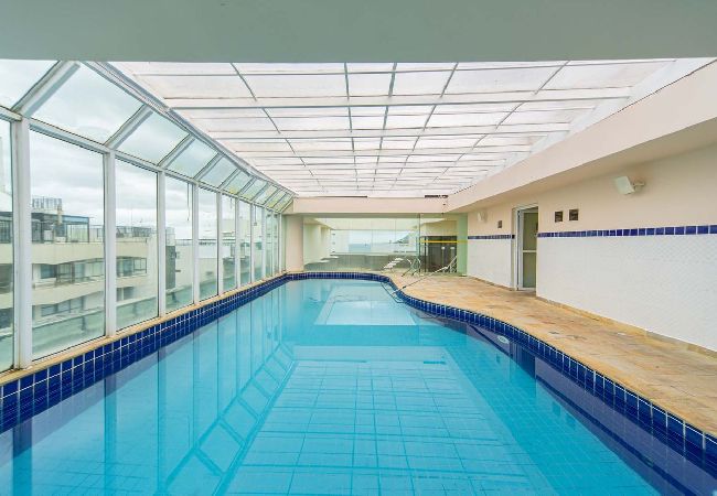 Apartamento em Guarujá - Apto c Piscina, Garagem e Academia a 180m da Praia