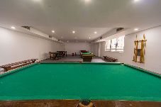 Apartamento em Guarujá - Apto c Piscina, Garagem e Academia a 180m da Praia