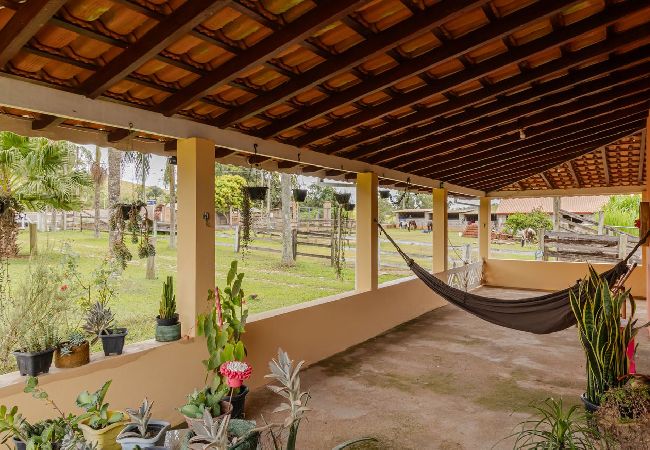 Casa em Lagoinha - Chácara com Piscina e Churrasqueira em Lagoinha