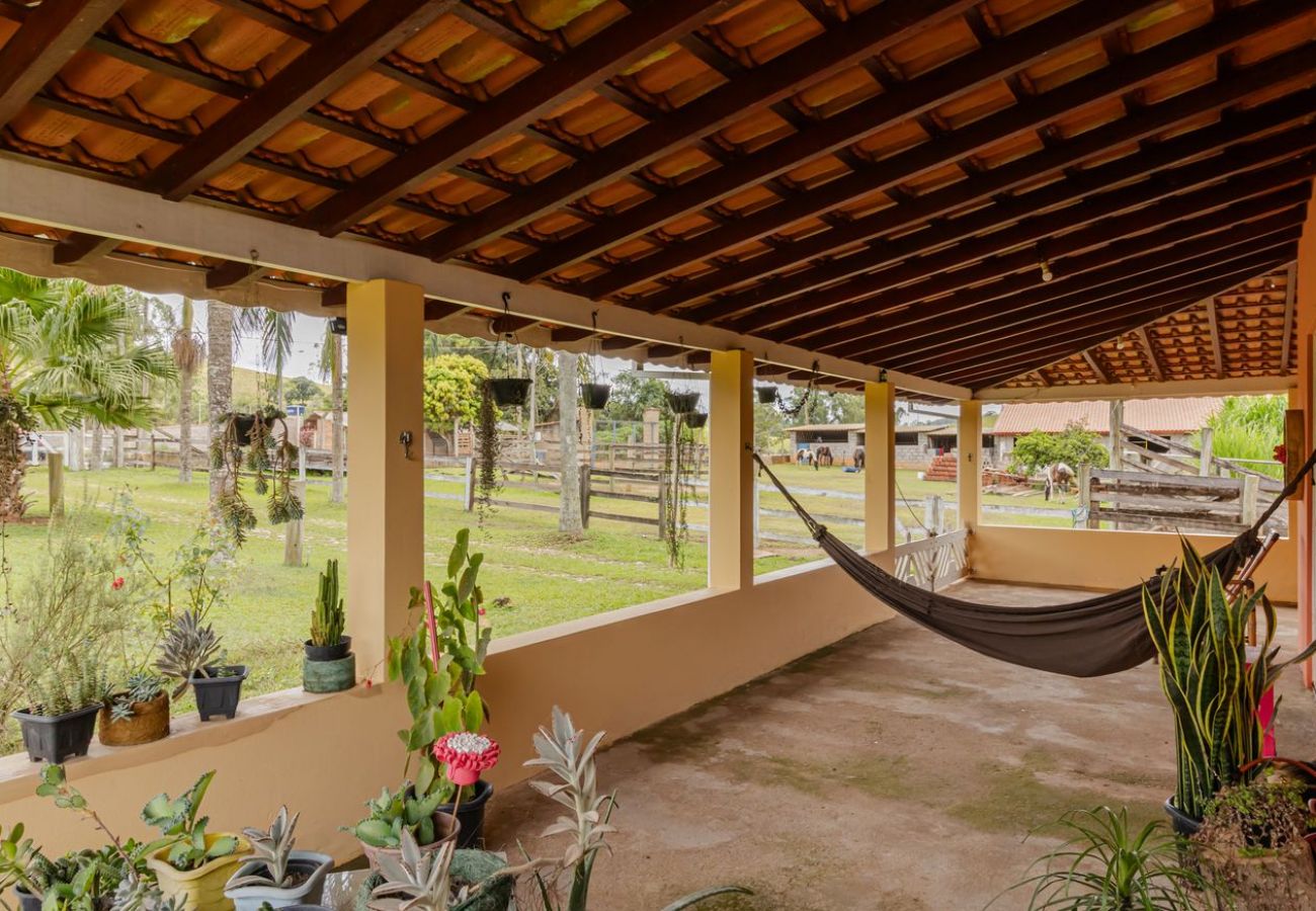 Casa em Lagoinha - Chácara com Piscina e Churrasqueira em Lagoinha
