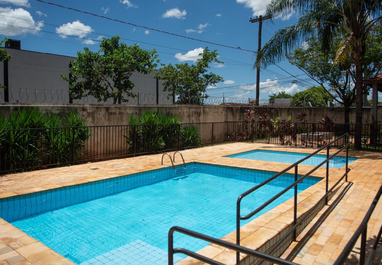 Apartamento em  - Apartamento com Piscina e Garagem no Jardim Zara