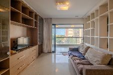 Apartamento em Salvador - Apto com 3 suítes, Piscina e Sauna a 450m da Praia