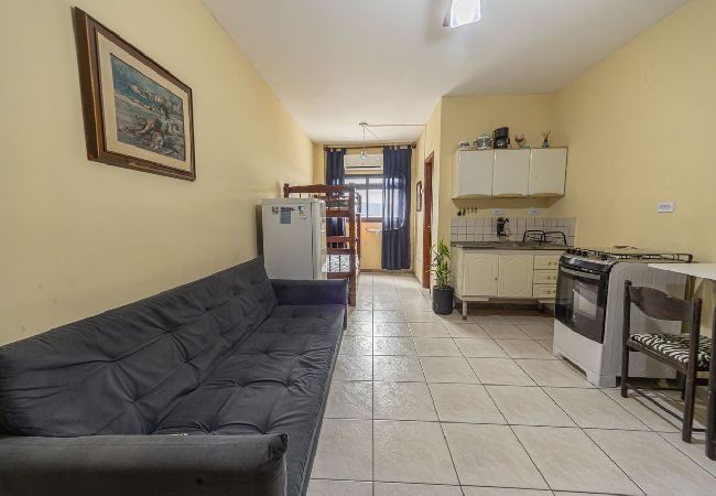 Apartamento em Praia Grande - Studio c Ar Condicionado perto da Praia da Aviação