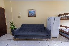 Apartamento em Praia Grande - Studio c Ar Condicionado perto da Praia da Aviação