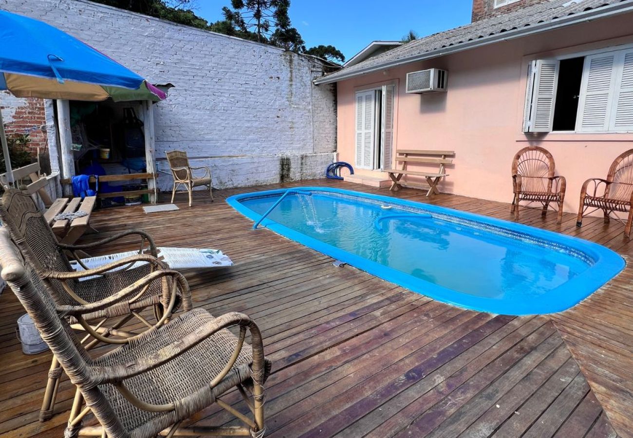 Casa em Caxias do Sul - Casa com Piscina, Churrasqueira e Mesa de Bilhar