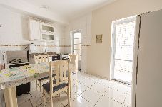 Casa em Guarujá - Sua Casa na Enseada Perto da Praia e de Tudo