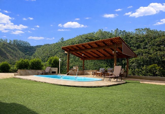 Casa em Domingos Martins - Casa de Campo com Vista, Piscina e Churrasqueira