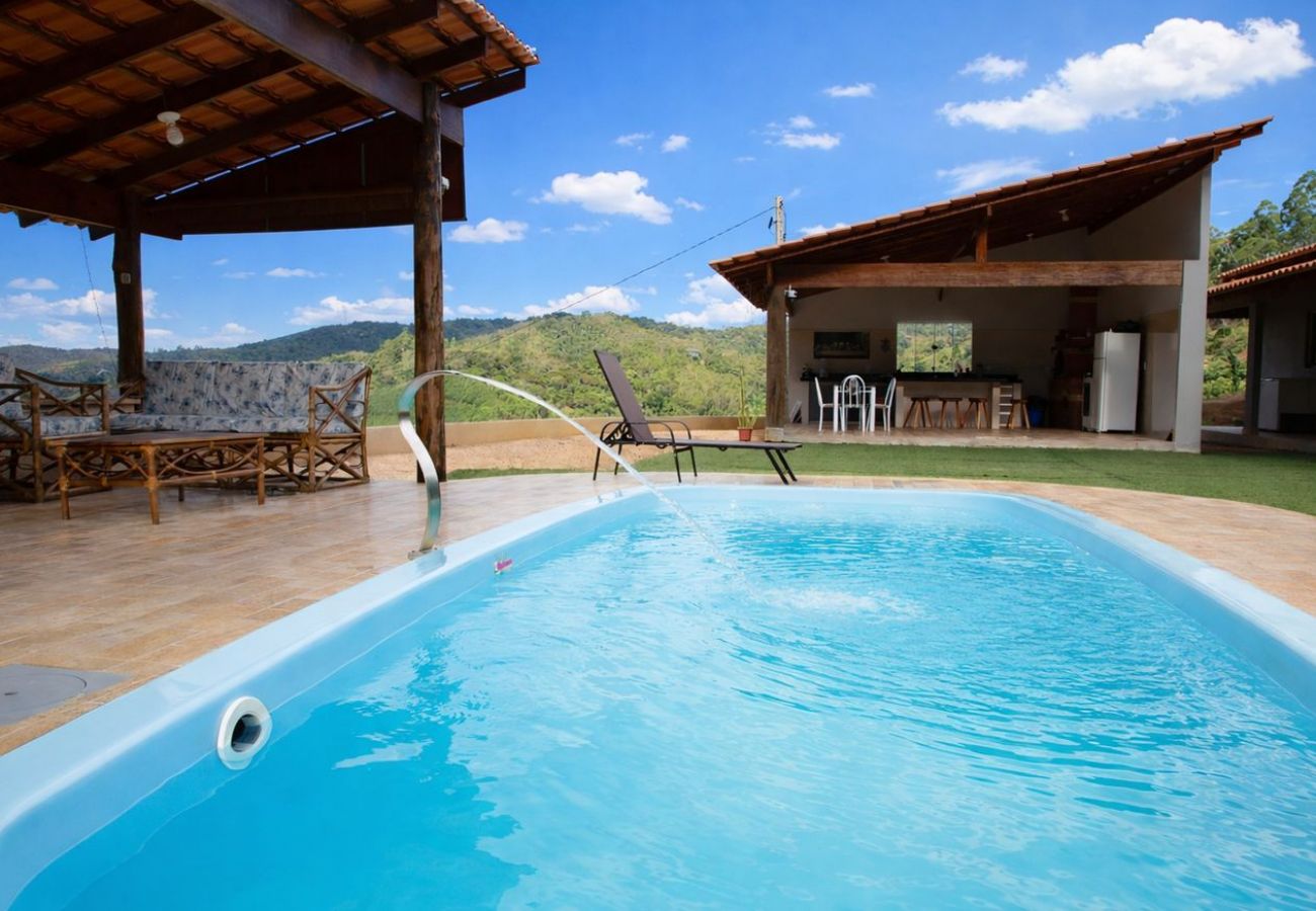 Casa em Domingos Martins - Casa de Campo com Vista, Piscina e Churrasqueira