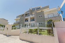 Apartamento em Florianópolis - Apt Novo Pet Friendly a 600m da Praia dos Ingleses