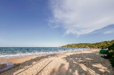 Apartamento em Penha - Apto Beira Mar p 6 pessoas c Piscina em Itapocorói