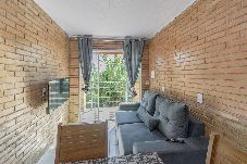 Apartamento em Penha - Apto Pet Friendly p/ 6 Com Piscina e Churrasqueira