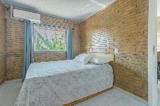 Apartamento em Penha - Apto Pet Friendly p/ 6 Com Piscina e Churrasqueira