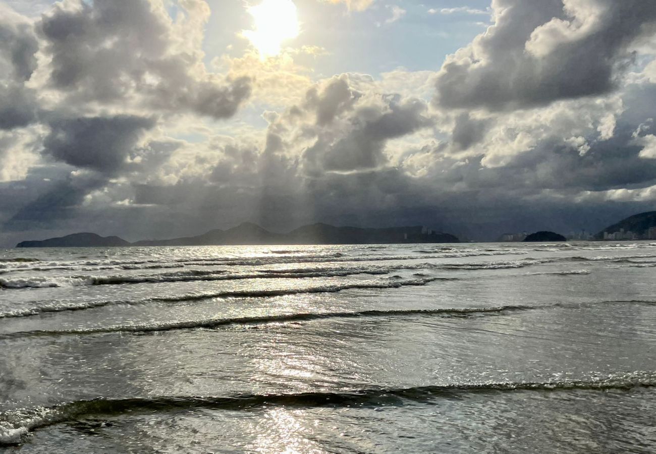 Apartamento em Santos - Boqueirão Apto c Ar a 100m da Praia Perto de Tudo