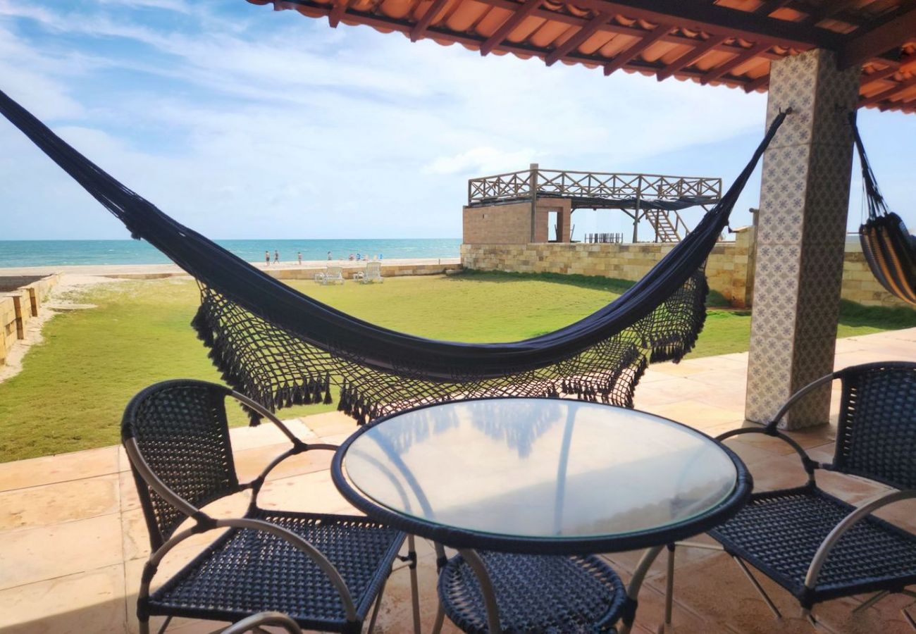 Casa em Beberibe - Casa Pé na Areia com Piscina e Ar em Morro Branco
