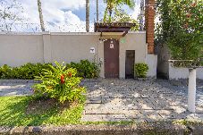 Casa em Guarujá - Casa c Churrasqueira perto da Praia de Pernambuco