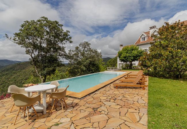 Casa em Campos do Jordão - Casa Urus: Alto padrão c/ Piscina, Lareira e Vista