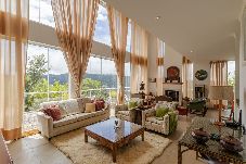 Casa em Campos do Jordão - Casa Urus: Alto padrão c/ Piscina, Lareira e Vista