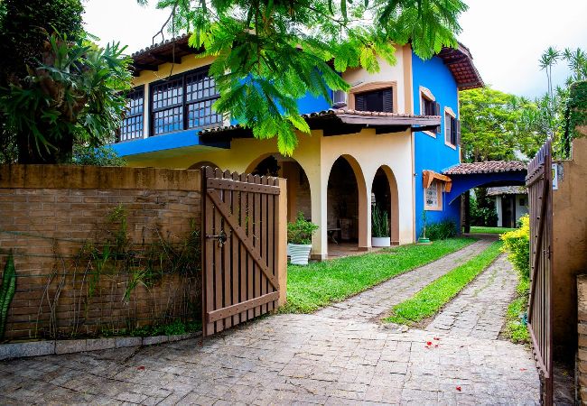 Casa em Caraguatatuba - Casa em Condomínio c Churrasqueira a 200m da Praia