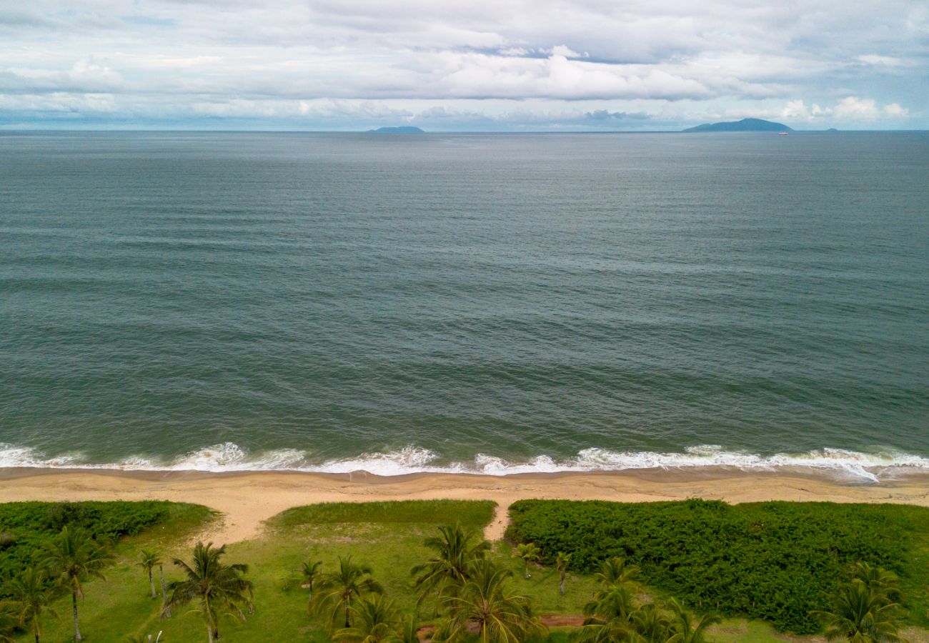 Casa em Caraguatatuba - Casa em Condomínio c Churrasqueira a 200m da Praia