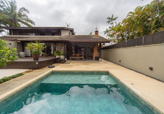 Casa em São Sebastião - Casa com Piscina e Área Gourmet em Barra do Una