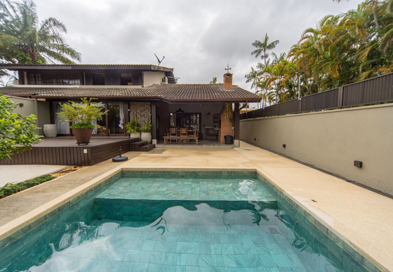 Casa em São Sebastião - Casa com Piscina e Área Gourmet em Barra do Una